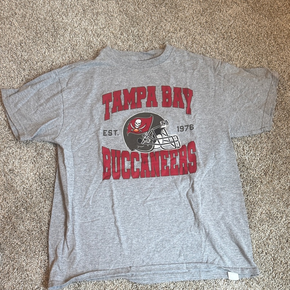 ⭐️Boys Junk Food Tampa Bay Buccaneers NFL Graphic Tee Size Small Gray